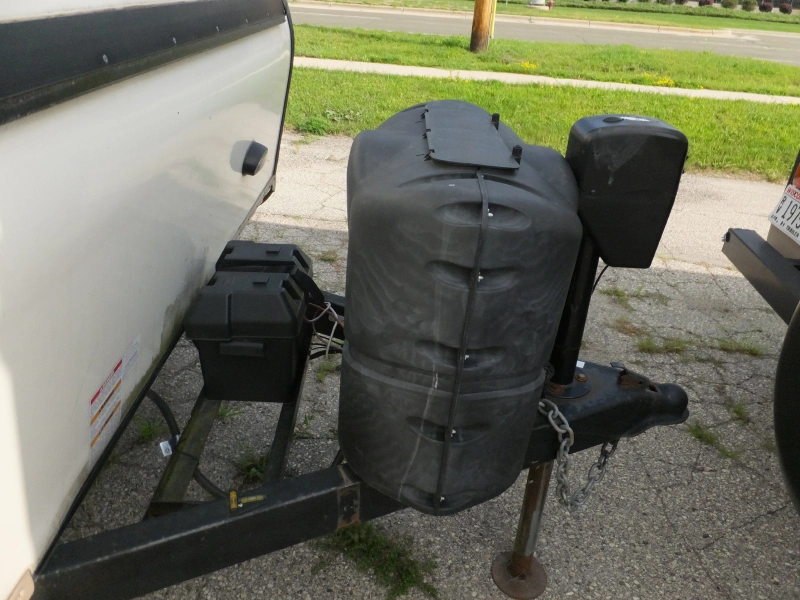 2015 FOREST RIVER ROCKWOOD ROO 19