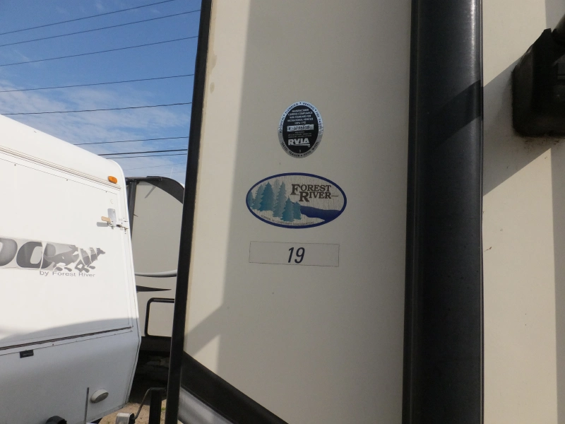 2015 FOREST RIVER ROCKWOOD ROO 19