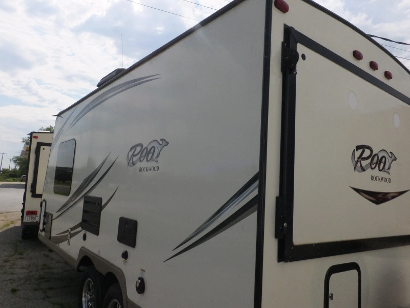 2015 FOREST RIVER ROCKWOOD ROO 19