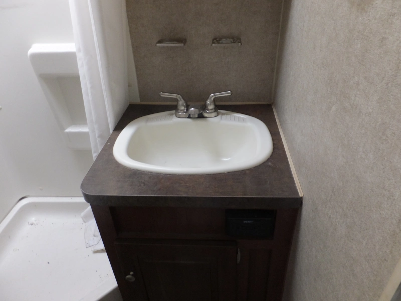 2015 FOREST RIVER ROCKWOOD ROO 19