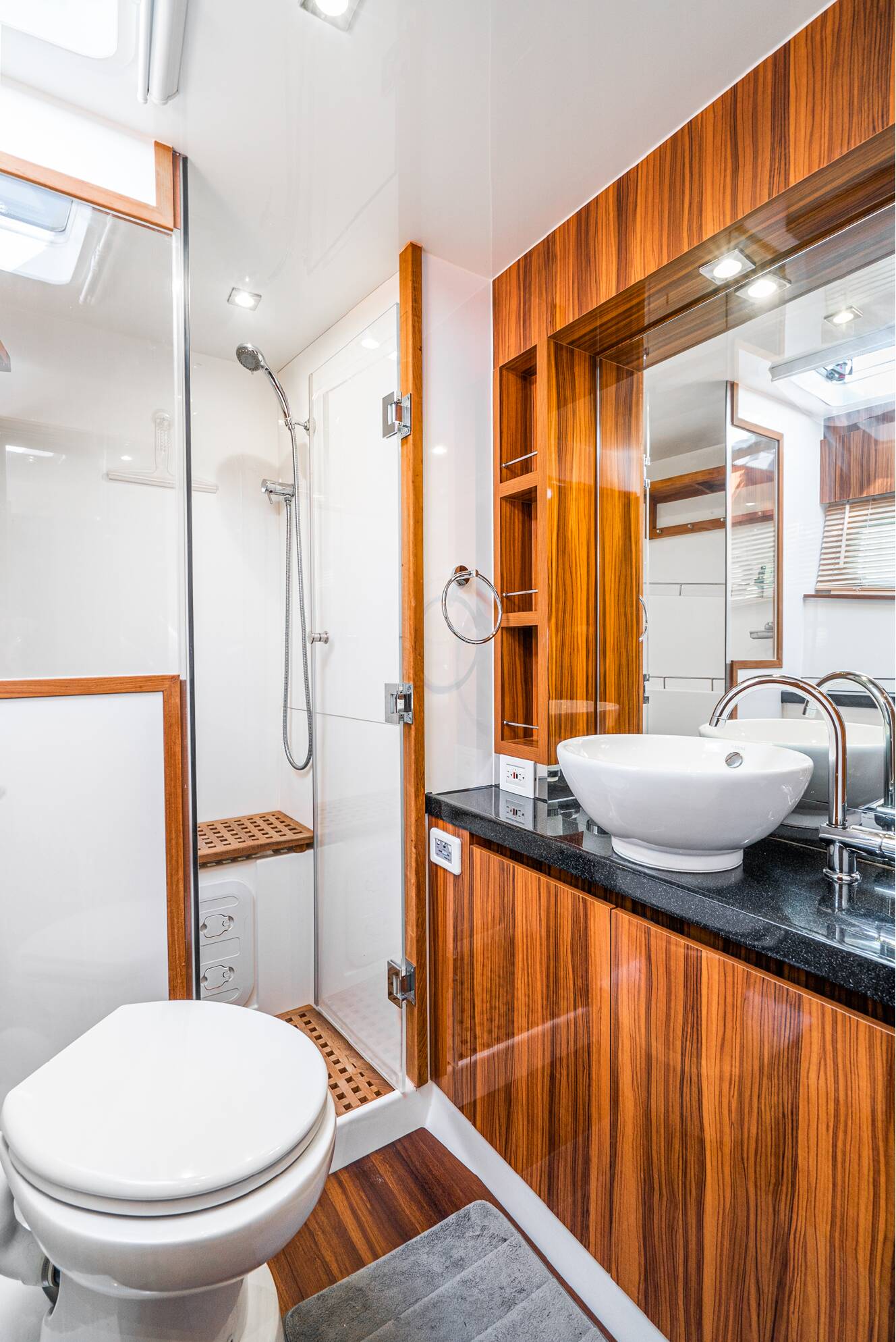 A photo of this 2017 Aquila 44 POWER CATAMARAN