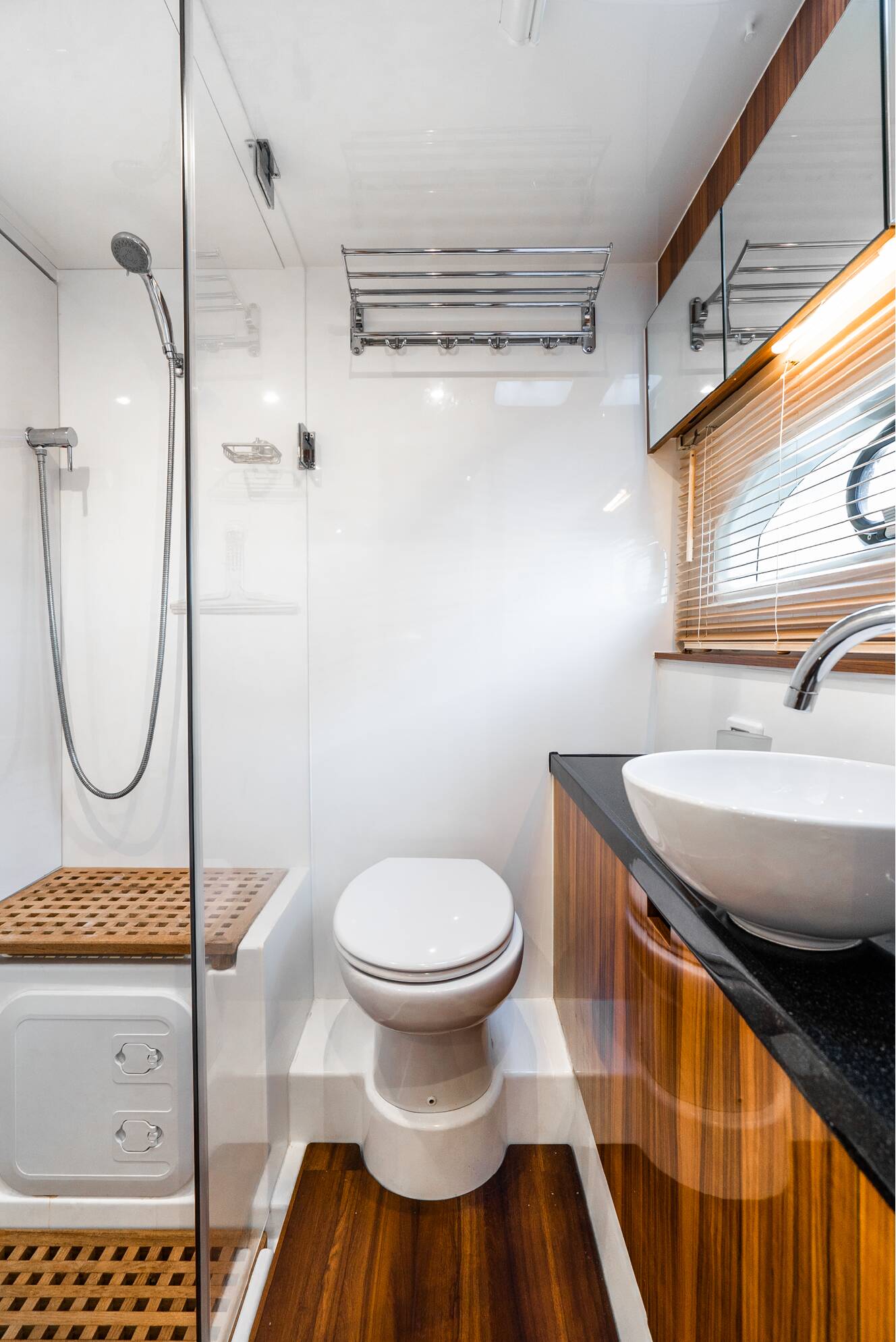 A photo of this 2017 Aquila 44 POWER CATAMARAN