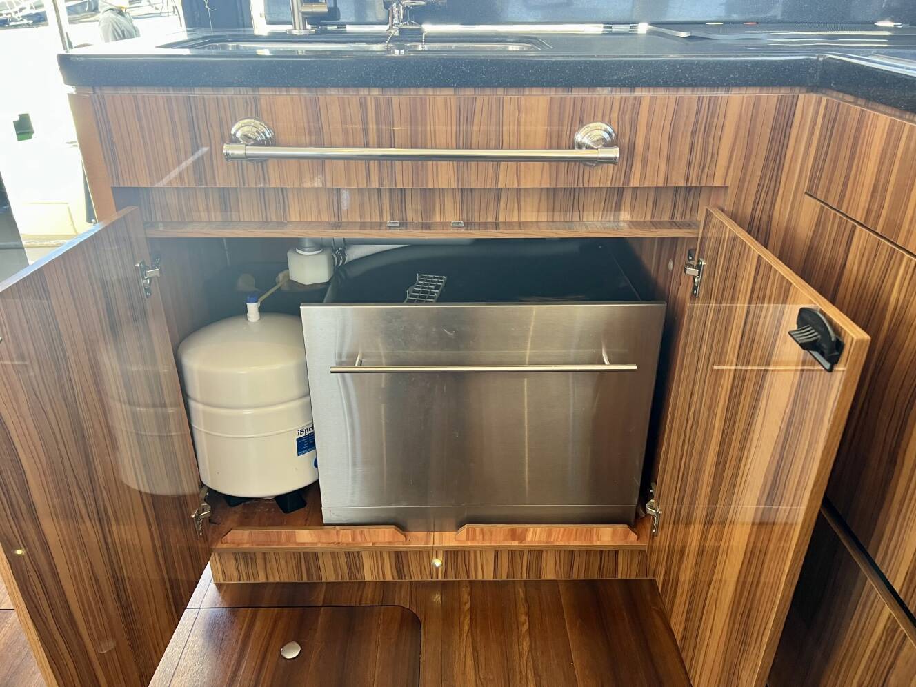 A photo of this 2017 Aquila 44 POWER CATAMARAN