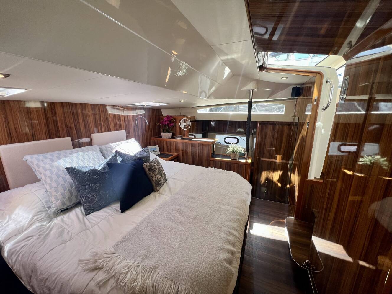 A photo of this 2017 Aquila 44 POWER CATAMARAN