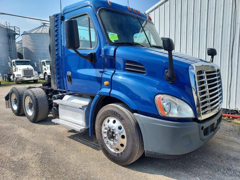 2017 FREIGHTLINER CASCADIA 113 in Delta, OH