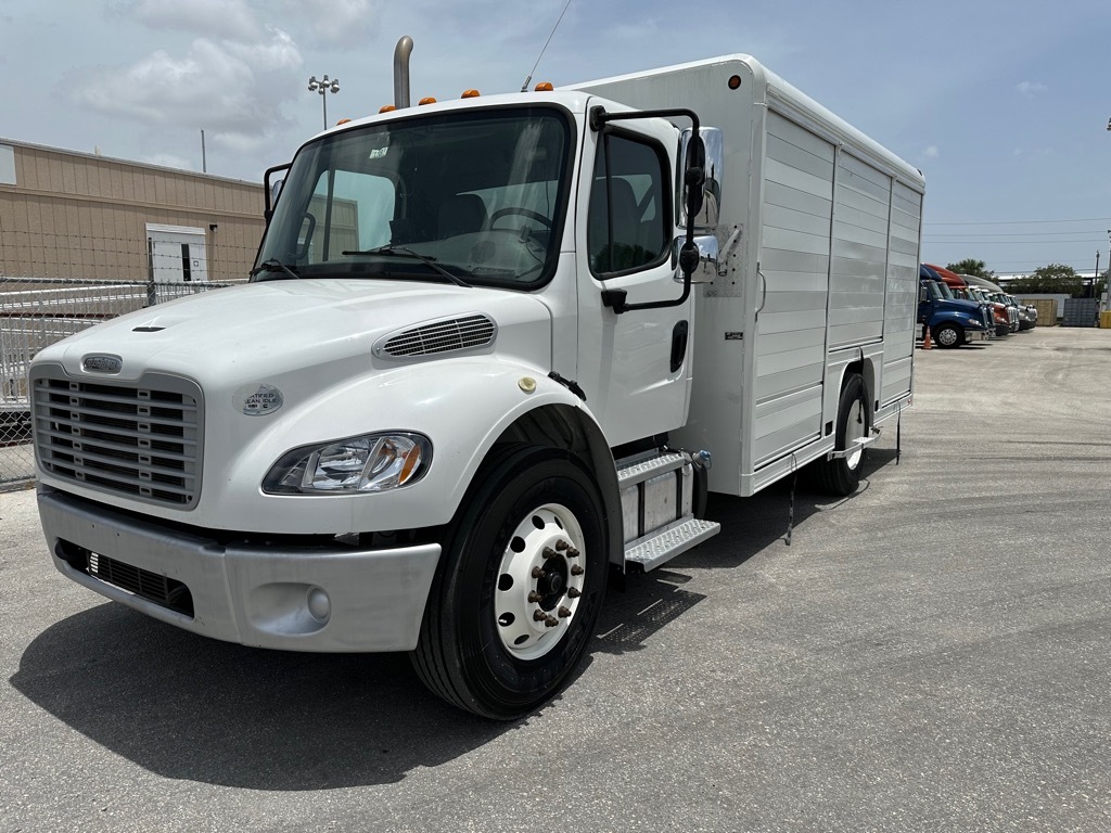 2015 FREIGHTLINER BUSINESS CLASS M2 106 in Miami, FL