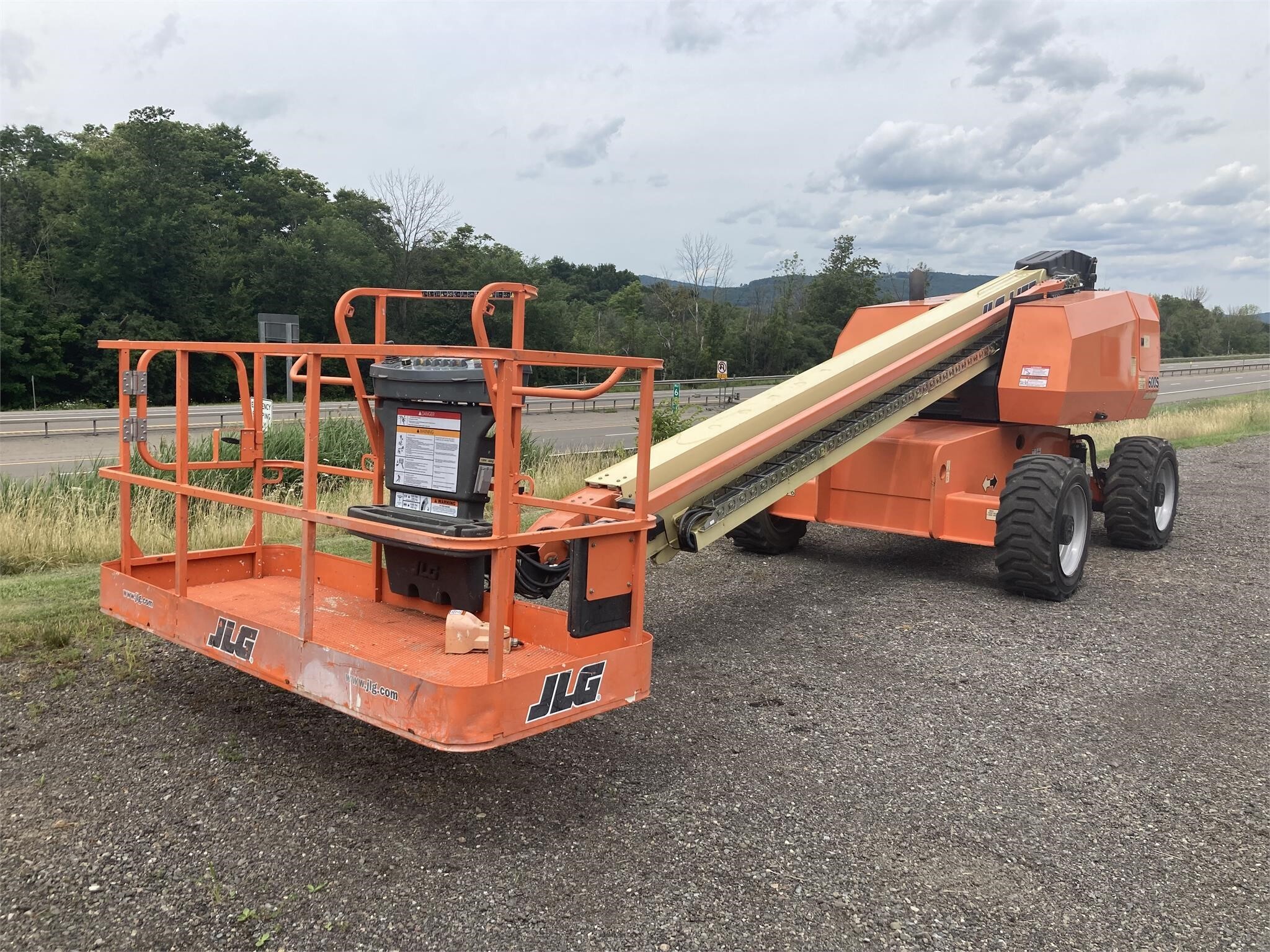 2016 JLG 600S in Tully, NY