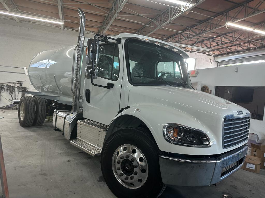 2024 FREIGHTLINER BUSINESS CLASS M2 106 in Miami, FL