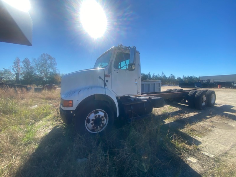 Used 2000 International F8100 For Sale in Pamplico, SC 5028047485