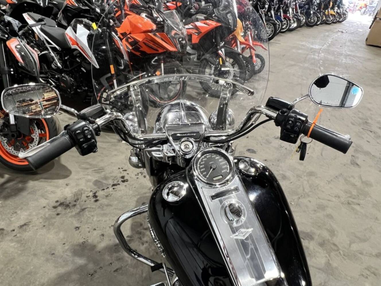 A photo of this 2019 Harley-Davidson® Road King Base FLHR