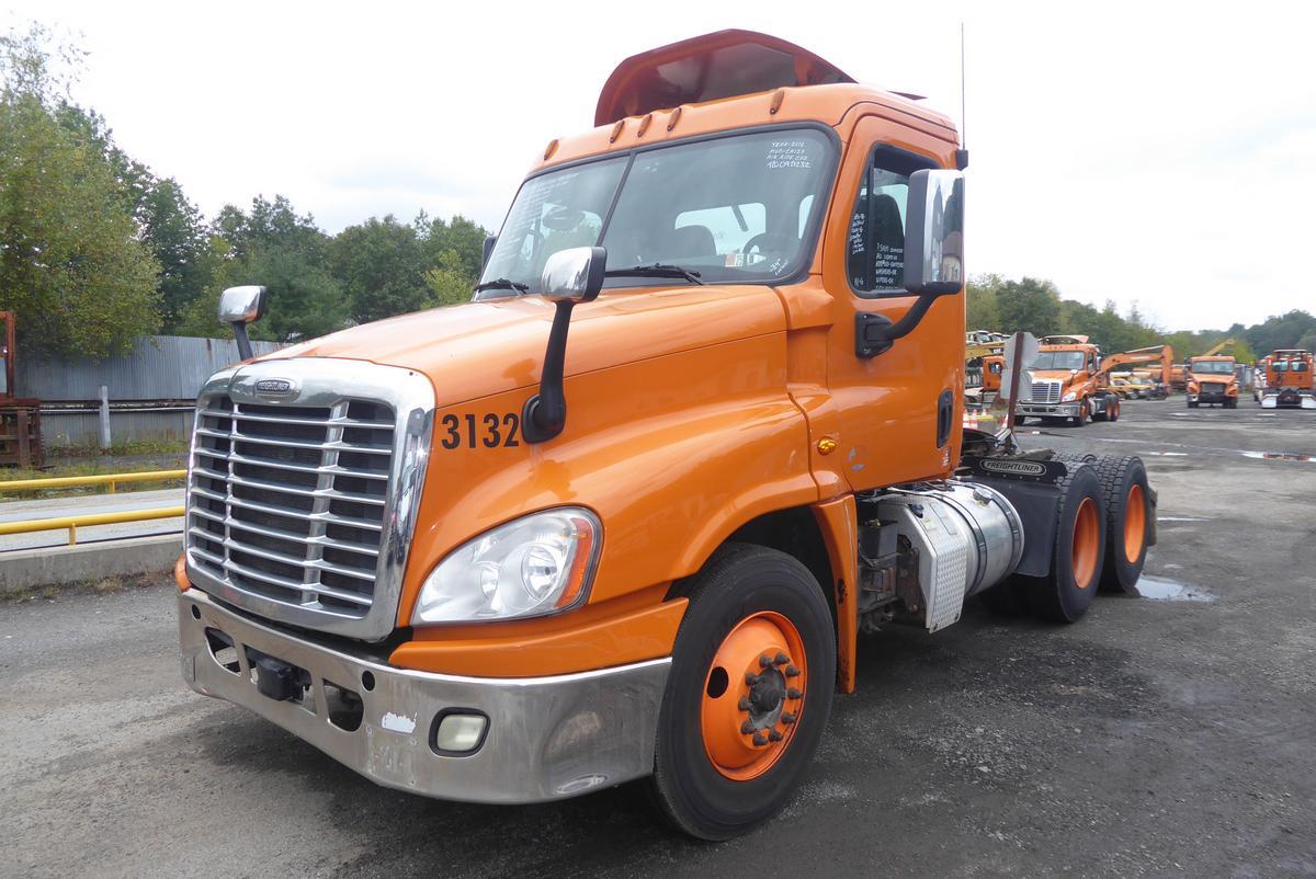 2016 FREIGHTLINER CASCADIA 125 in Sparrow Bush, NY