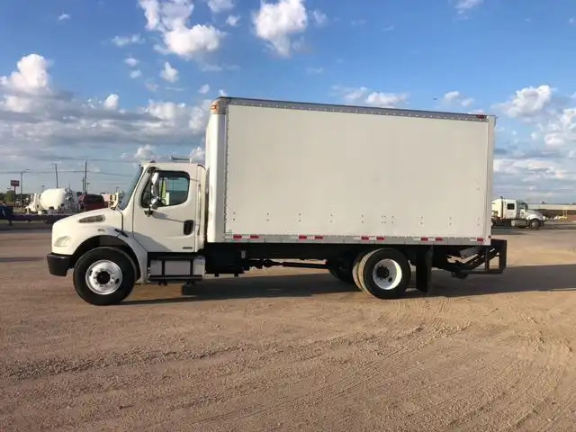 2007 FREIGHTLINER BUSINESS CLASS M2 106 in Pratt, KS