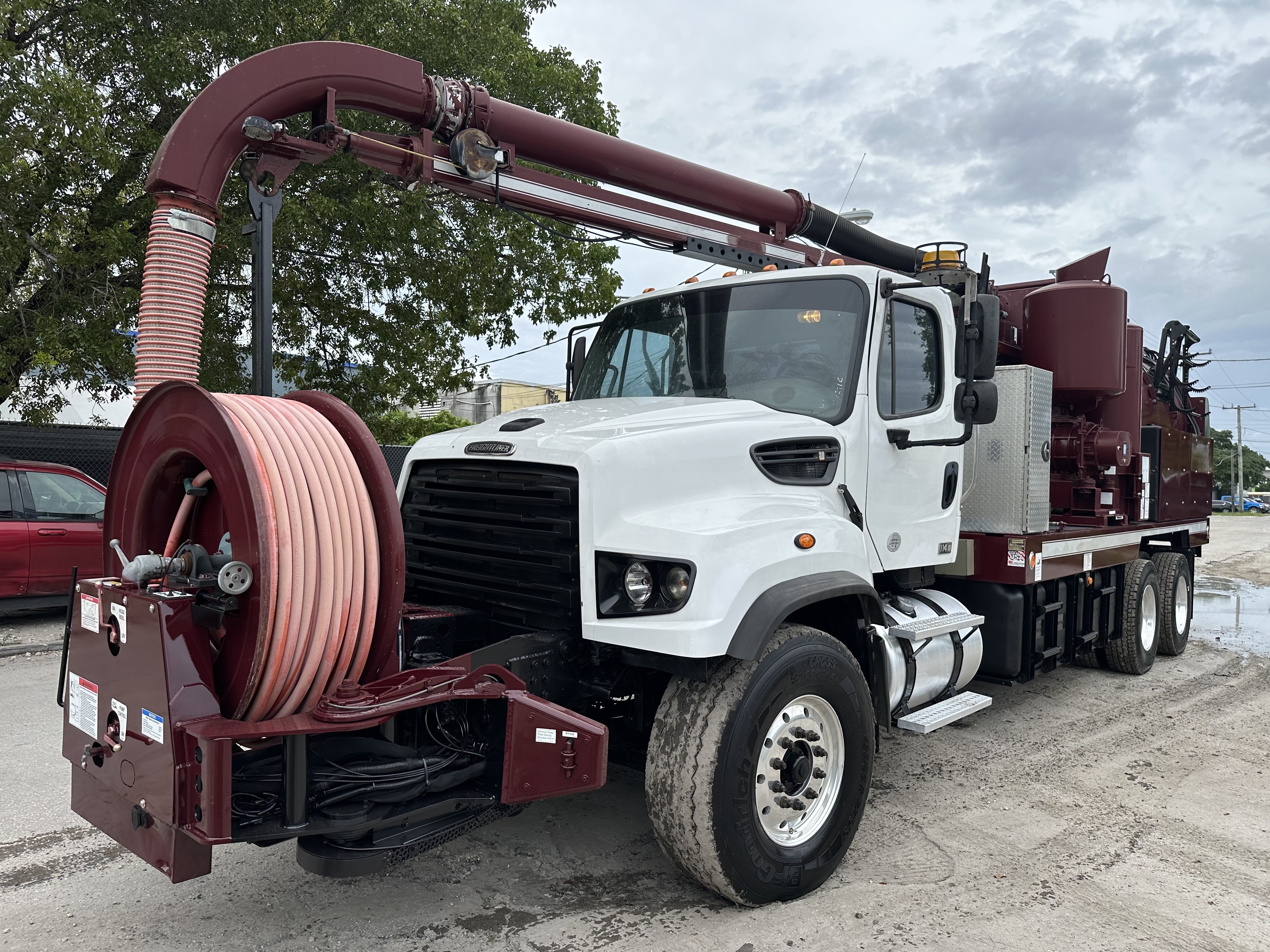 2015 FREIGHTLINER 114 SD in Miami, FL