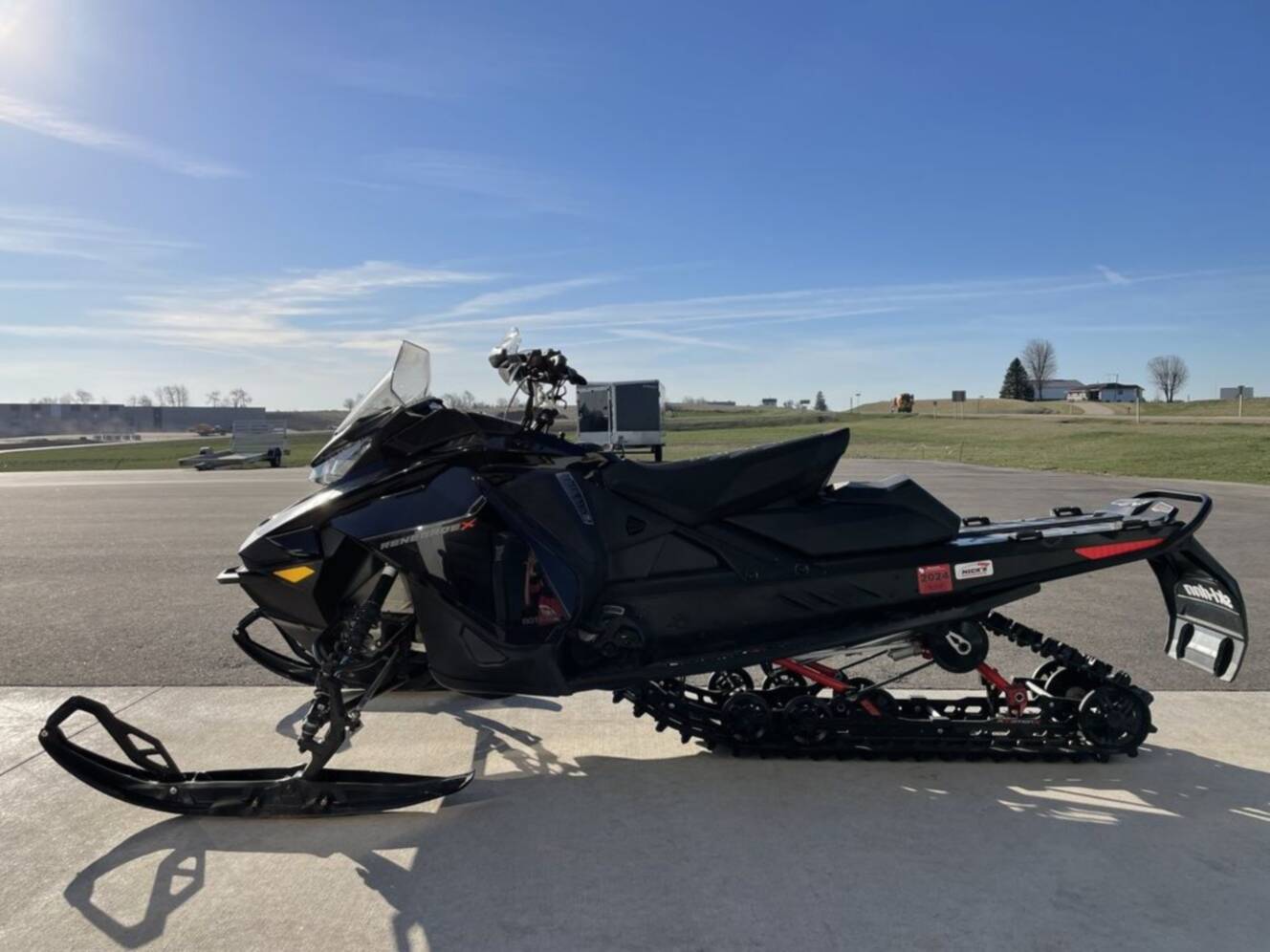 A photo of this 2022 Ski-Doo Renegade® X® Rotax® 850 E-TEC® Kit Ice Rip XT 1.5_7