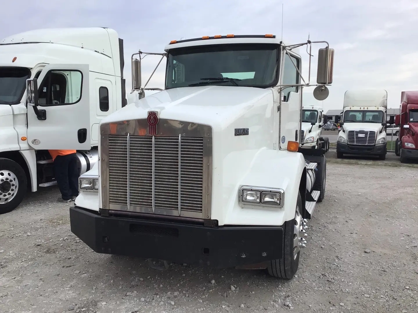 2013 KENWORTH T800 in East Wareham, MA