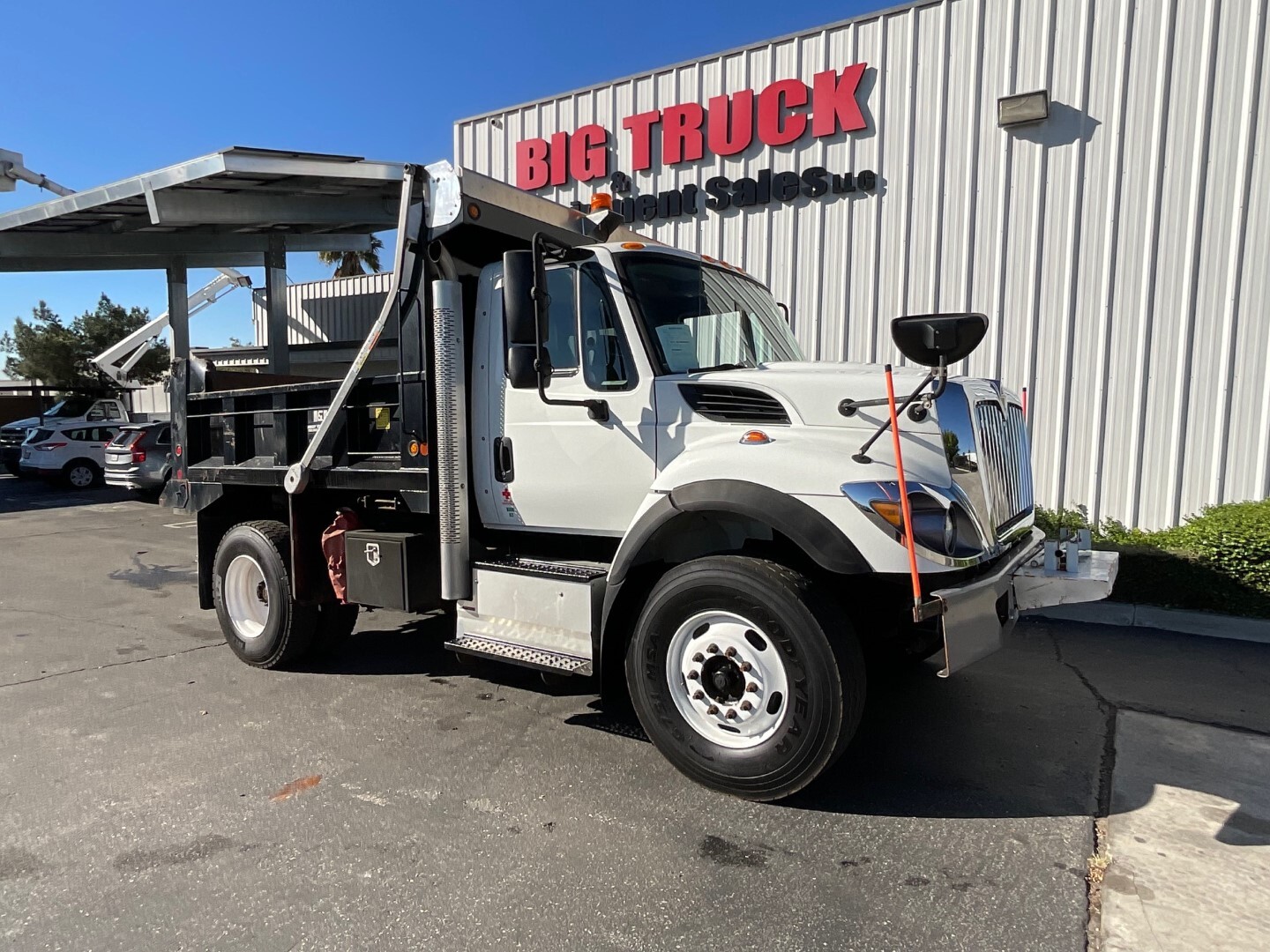 2016 INTERNATIONAL WORKSTAR 7400 in Fontana, CA