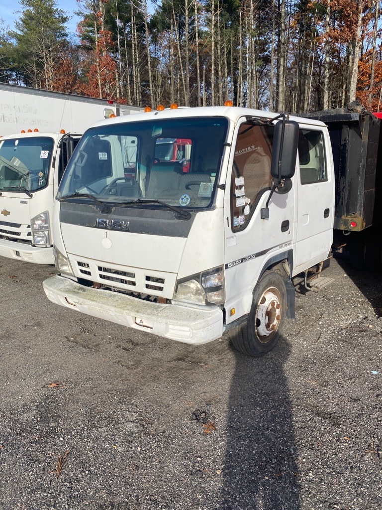 2006 ISUZU NQR in East Wareham, MA