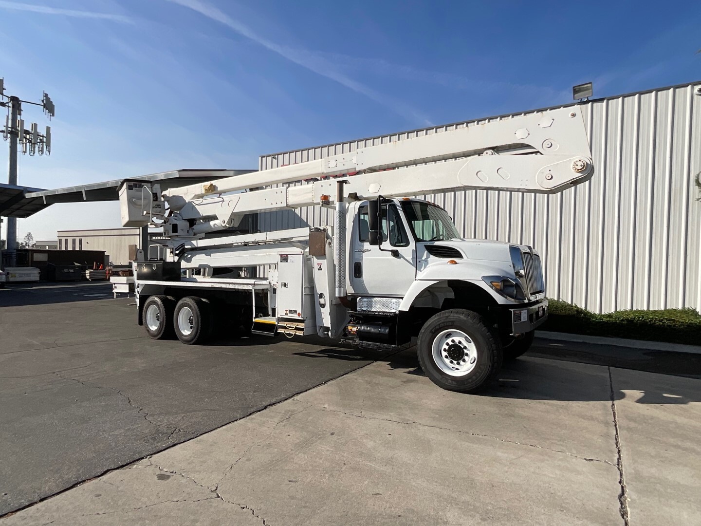 2012 ALTEC A77T-E93 in Fontana, CA