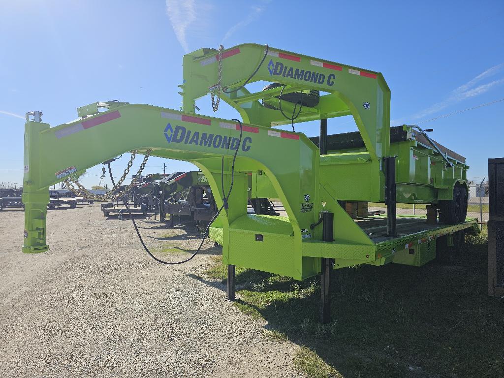 2024 DIAMOND C FMAX210 102X28 MR in Waco, TX
