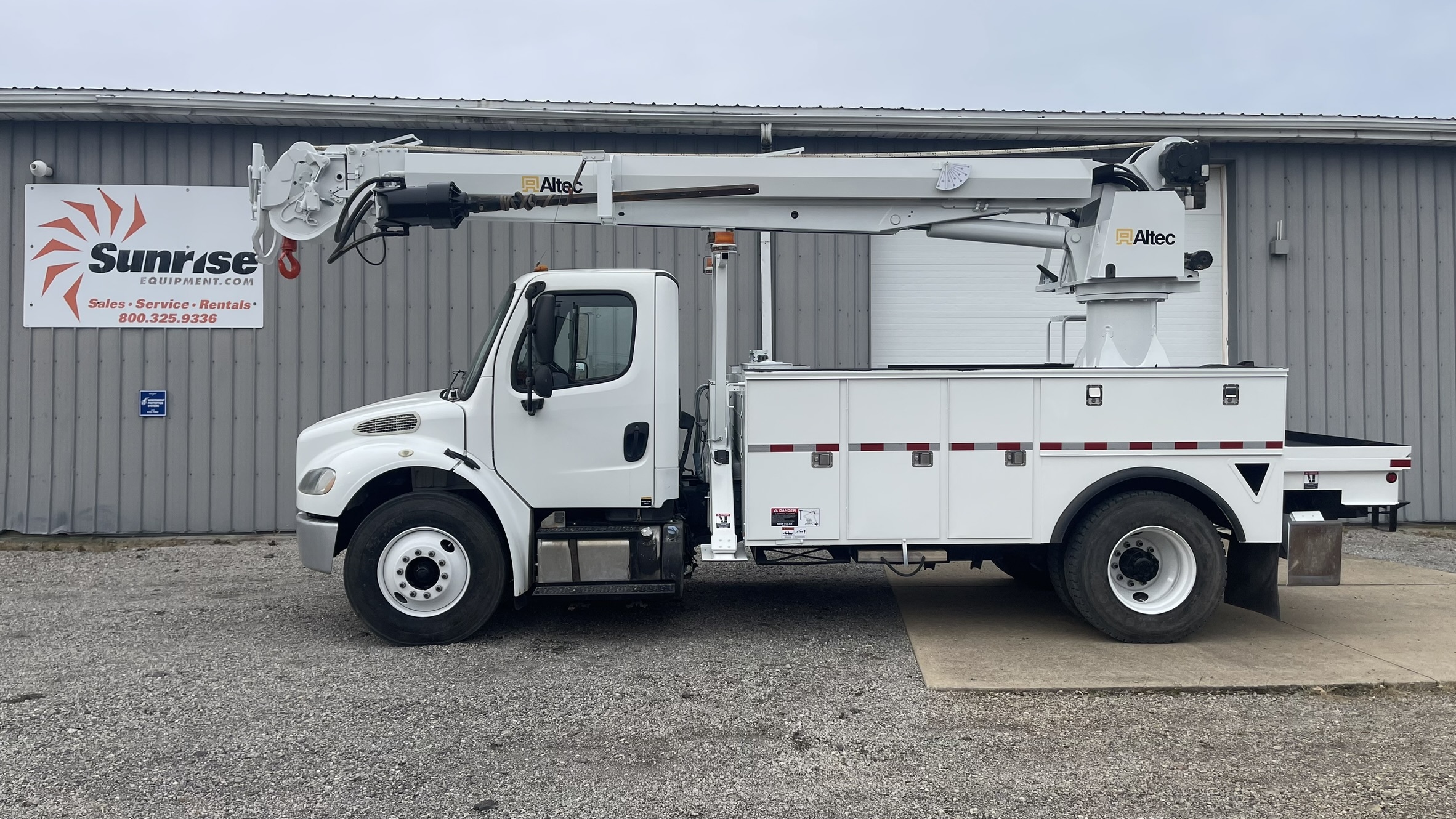 2013 FREIGHTLINER BUSINESS CLASS M2 106 in Canton, OH