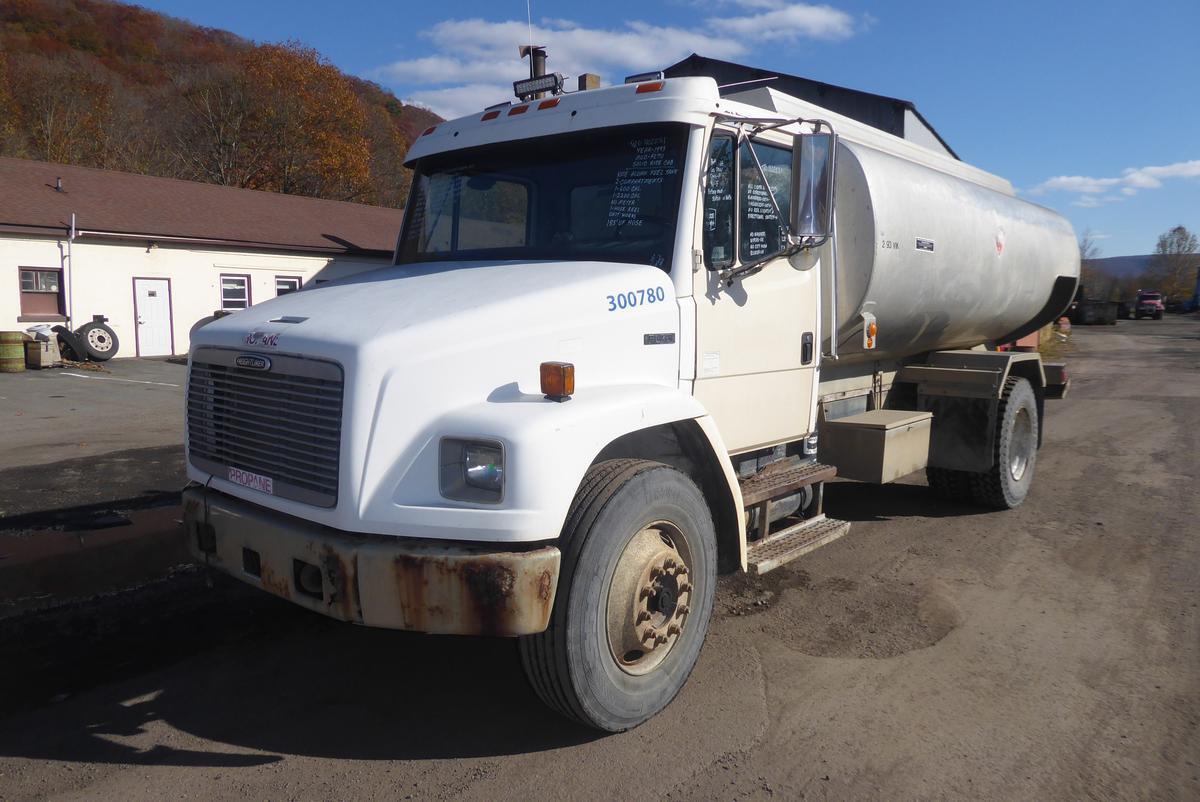 1993 FREIGHTLINER FL70 in Sparrowbush, NY