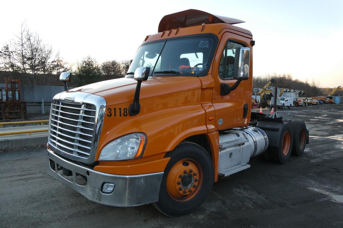 2016 FREIGHTLINER CASCADIA 125 in Sparrow Bush, NY