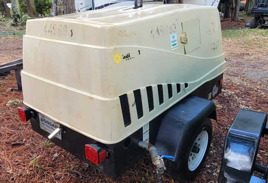 2012 DOOSAN 185CFM in Miami, FL