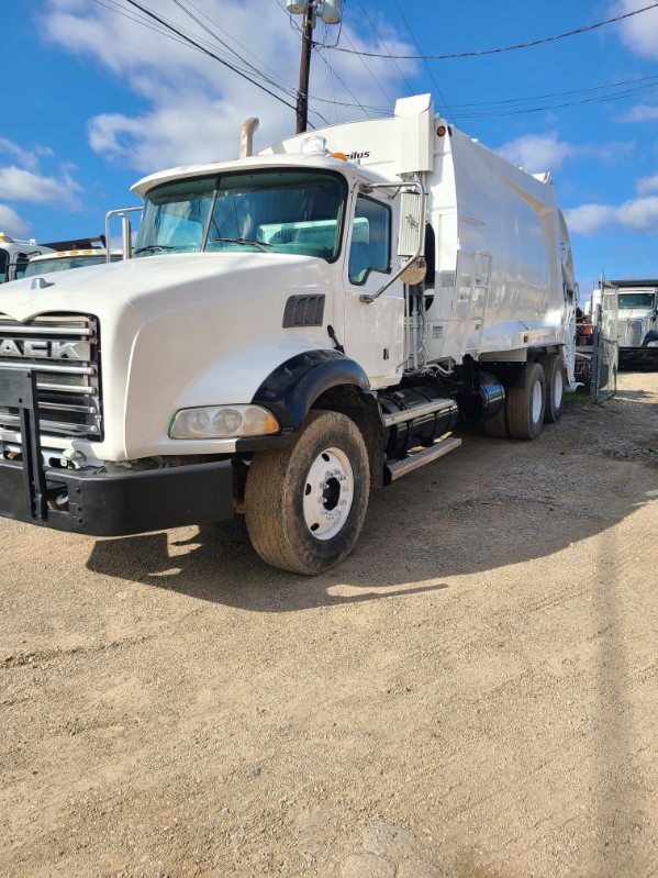 2010 MACK GRANITE GU813 in Dallas, TX