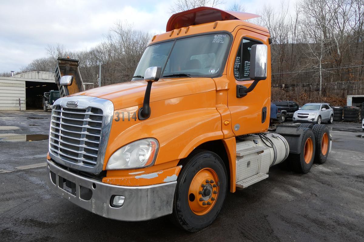 2016 FREIGHTLINER CASCADIA 125 in Sparrow Bush, NY