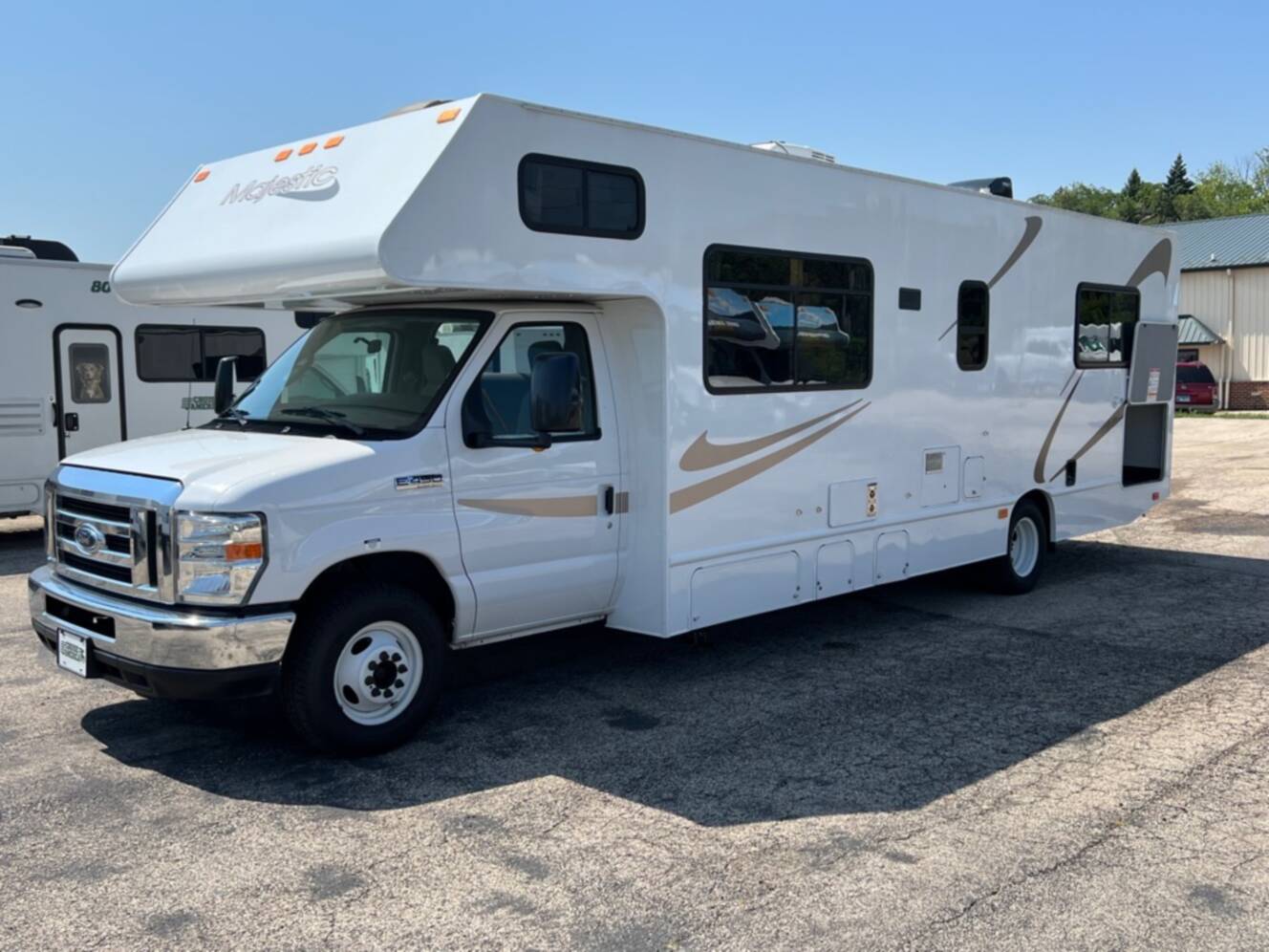 A photo of this 2022 Thor Motor Coach FOUR WINDS MAJESTIC 28A
