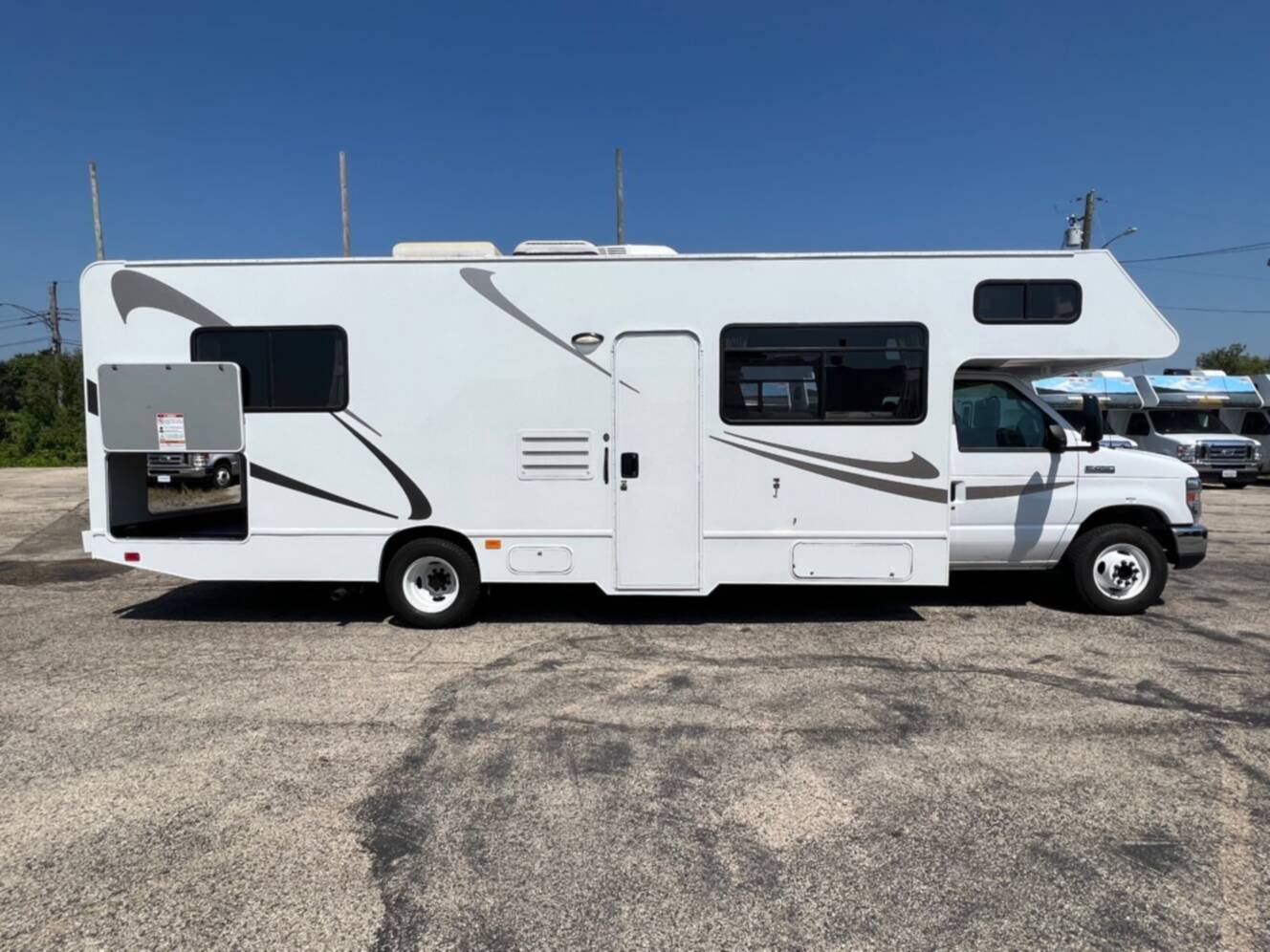 A photo of this 2022 Thor Motor Coach FOUR WINDS MAJESTIC 28A