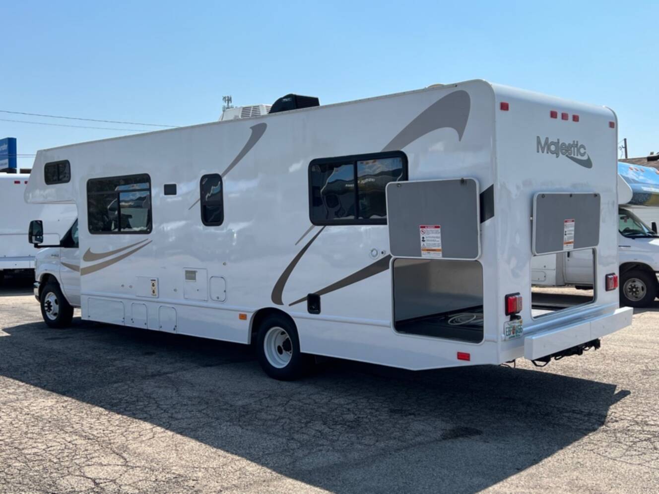 A photo of this 2022 Thor Motor Coach FOUR WINDS MAJESTIC 28A