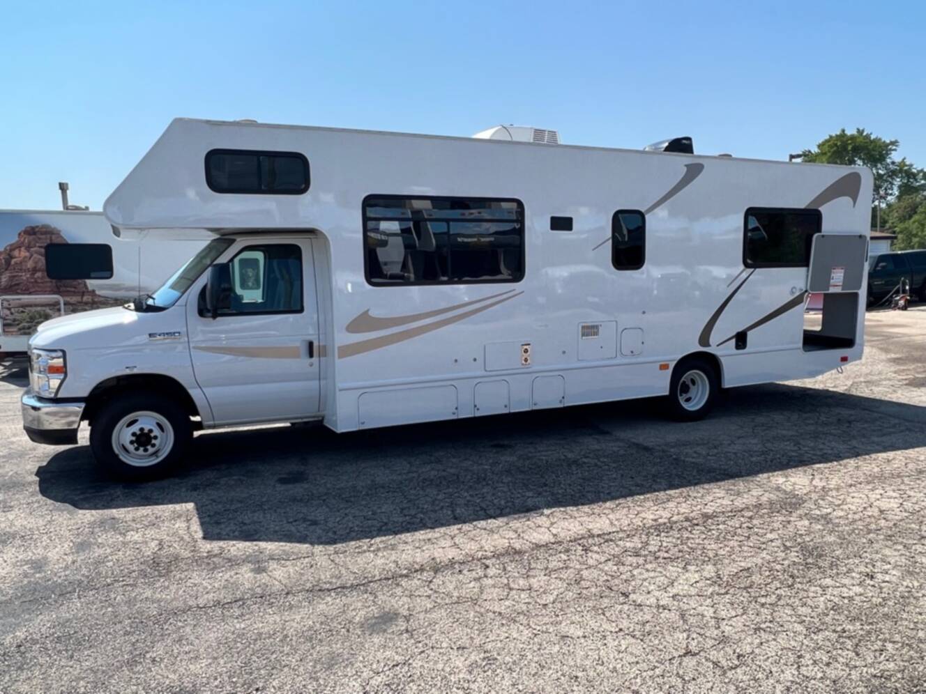 A photo of this 2022 Thor Motor Coach FOUR WINDS MAJESTIC 28A
