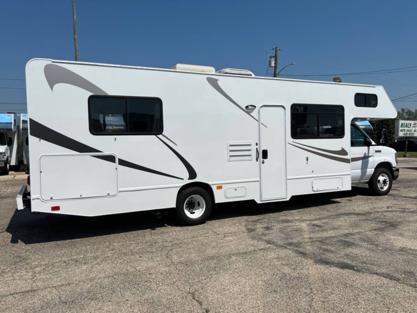 A photo of this 2022 Thor Motor Coach FOUR WINDS MAJESTIC 28A