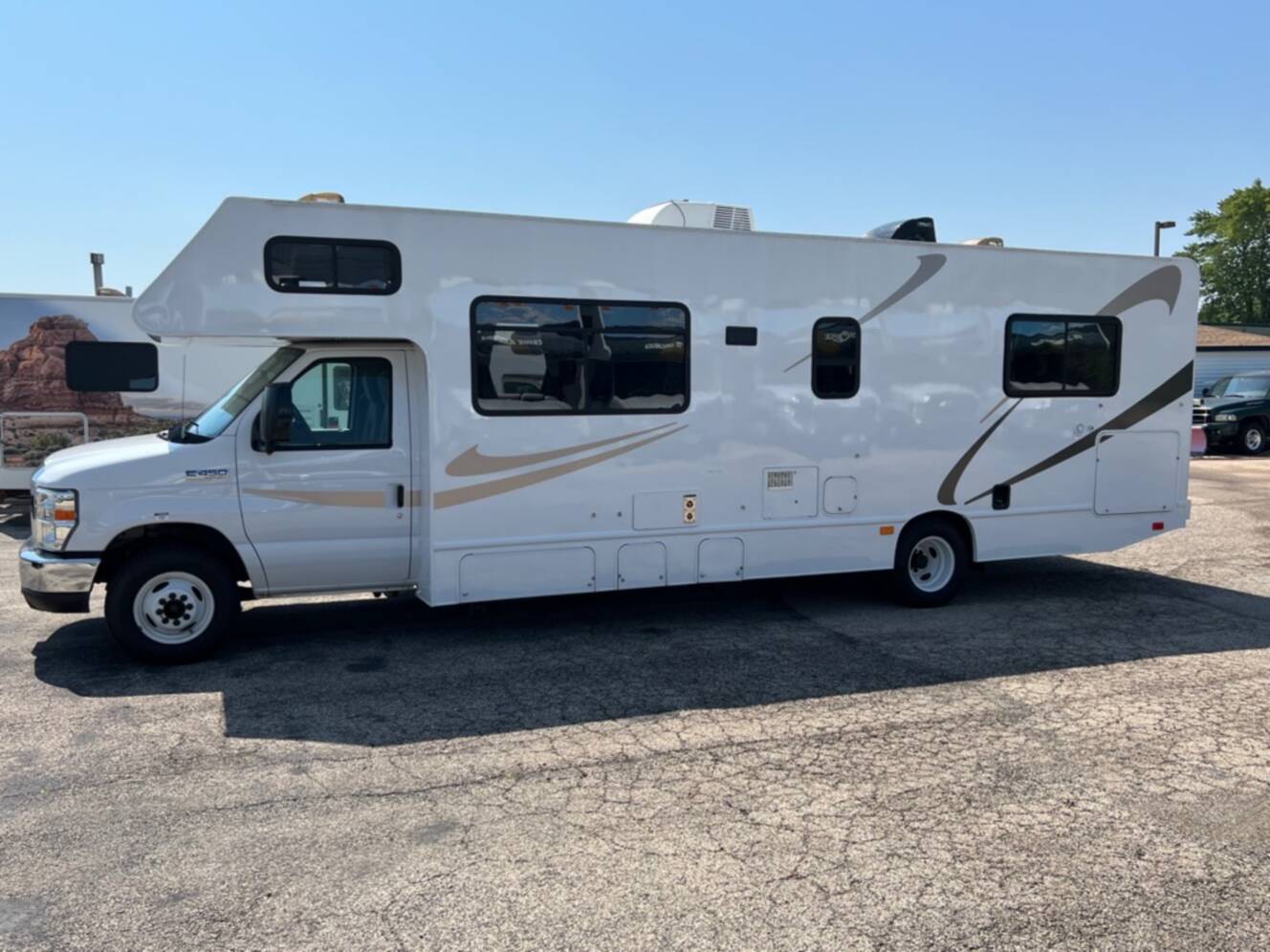 A photo of this 2022 Thor Motor Coach FOUR WINDS MAJESTIC 28A