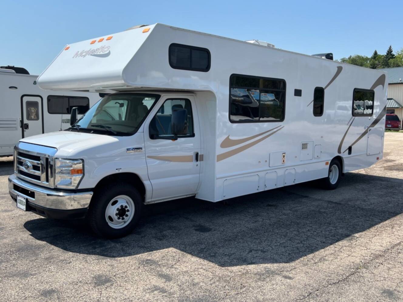 A photo of this 2022 Thor Motor Coach FOUR WINDS MAJESTIC 28A