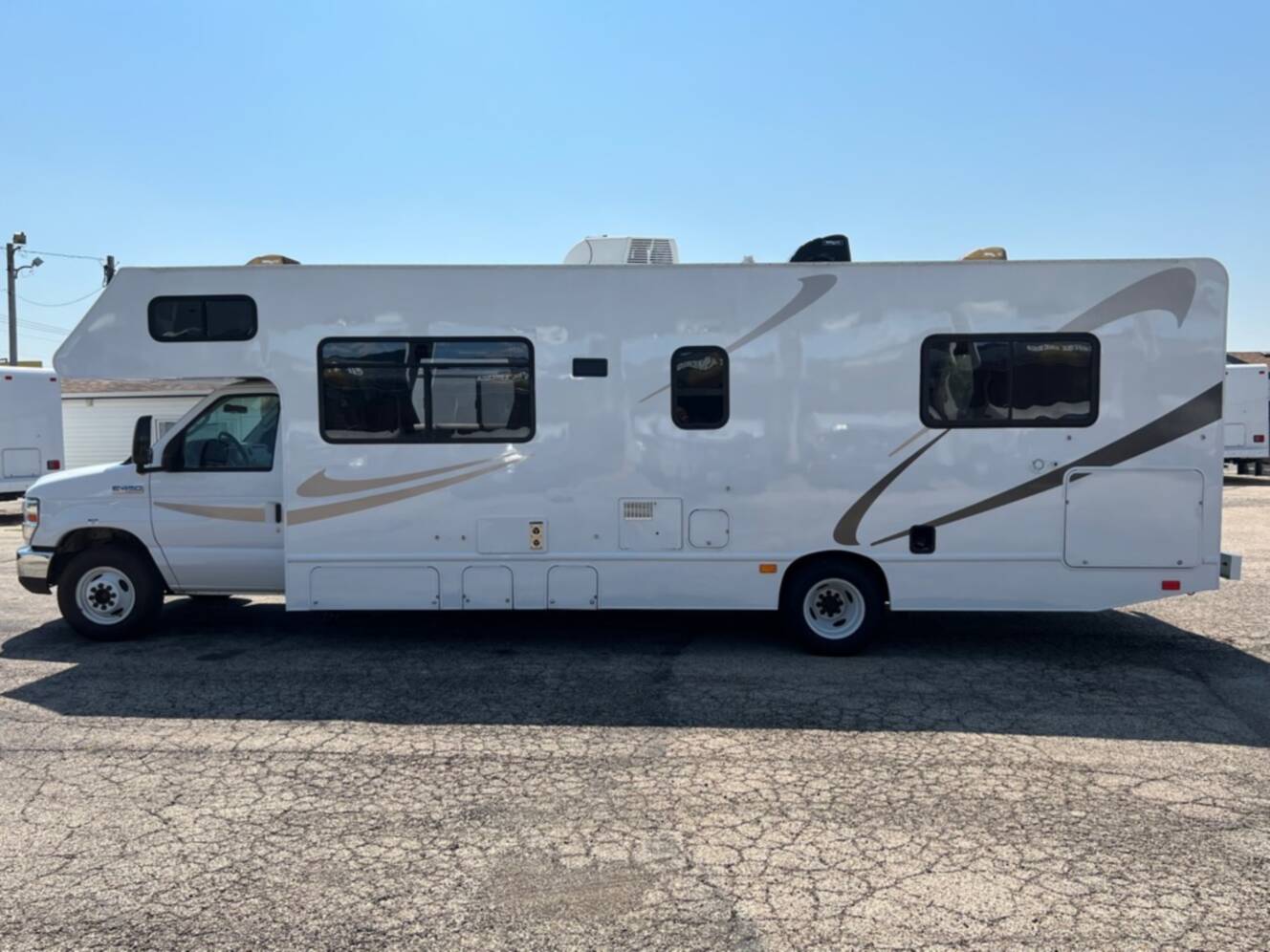 A photo of this 2022 Thor Motor Coach FOUR WINDS MAJESTIC 28A