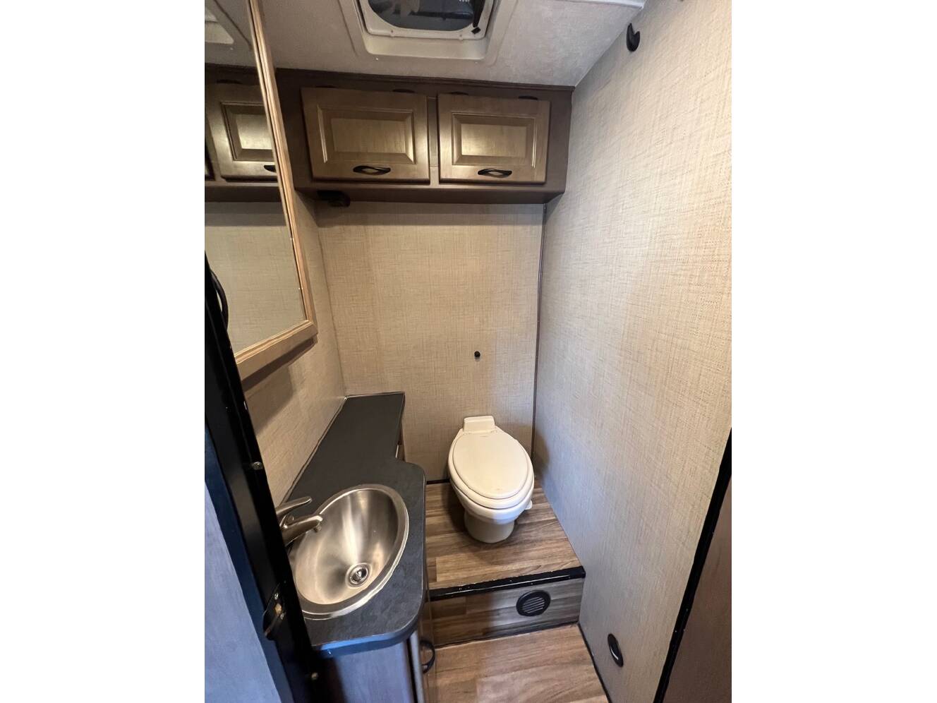 A photo of this 2022 Thor Motor Coach FOUR WINDS MAJESTIC 28A