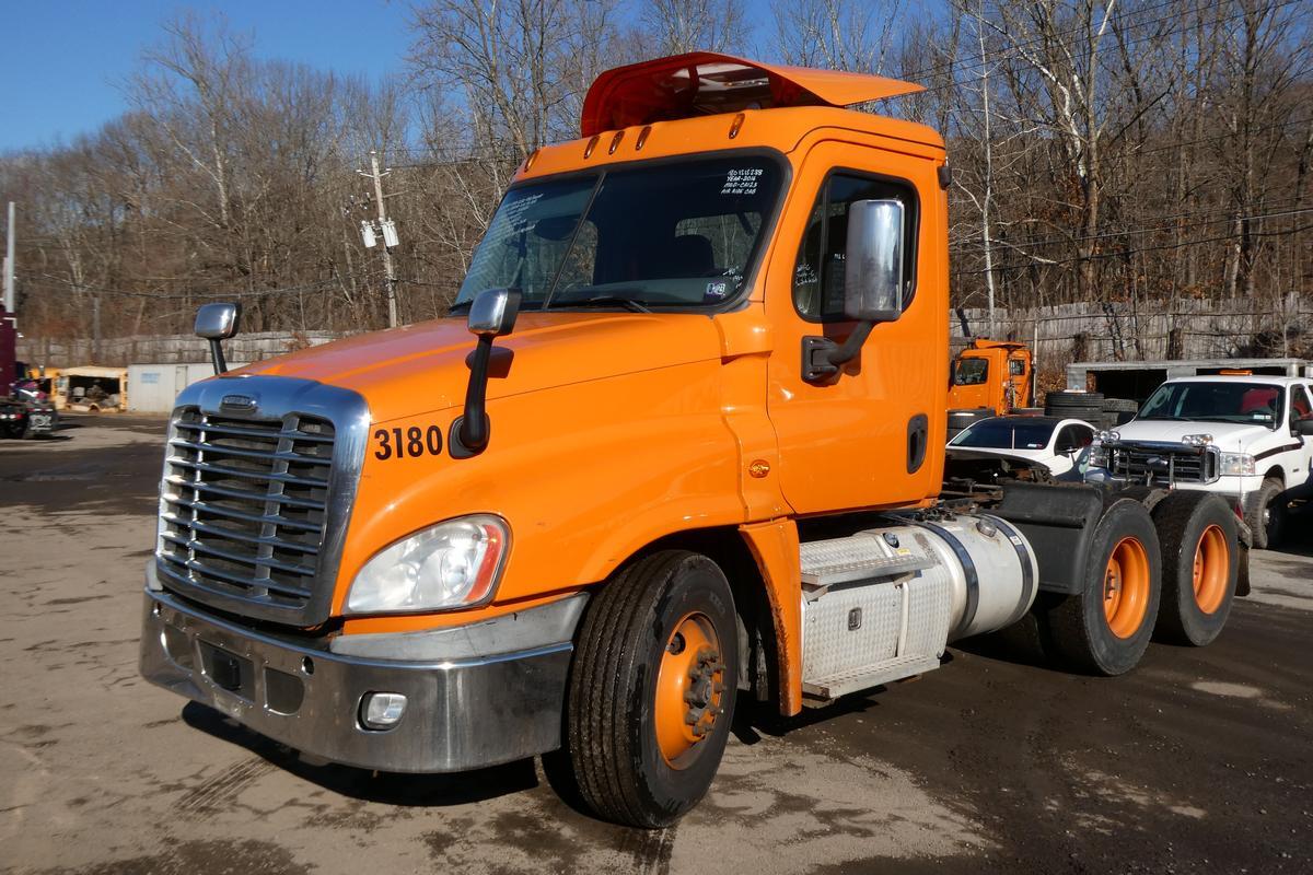2016 FREIGHTLINER CASCADIA 125 in Sparrowbush, NY