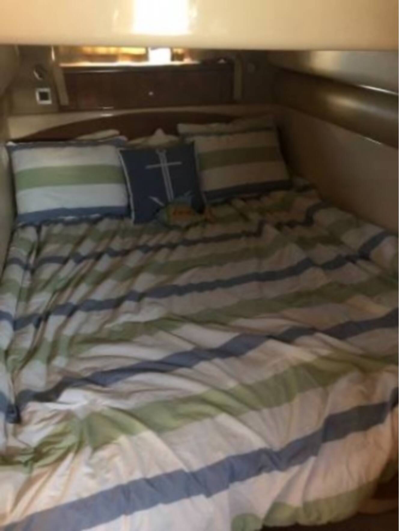 A photo of this 2002 Maxum 4200 Sport Yacht