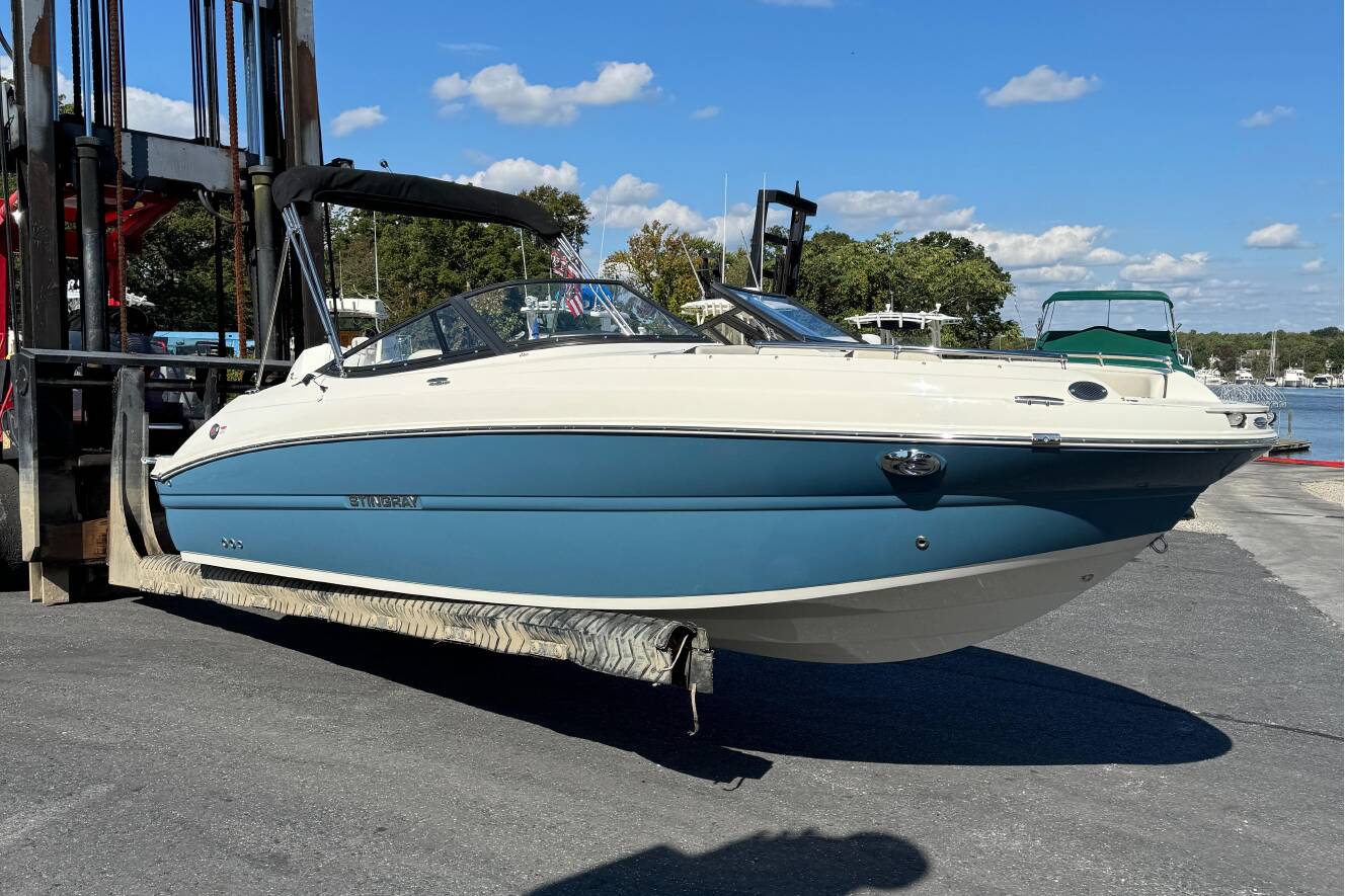 A photo of this 2023 Stingray 211DC