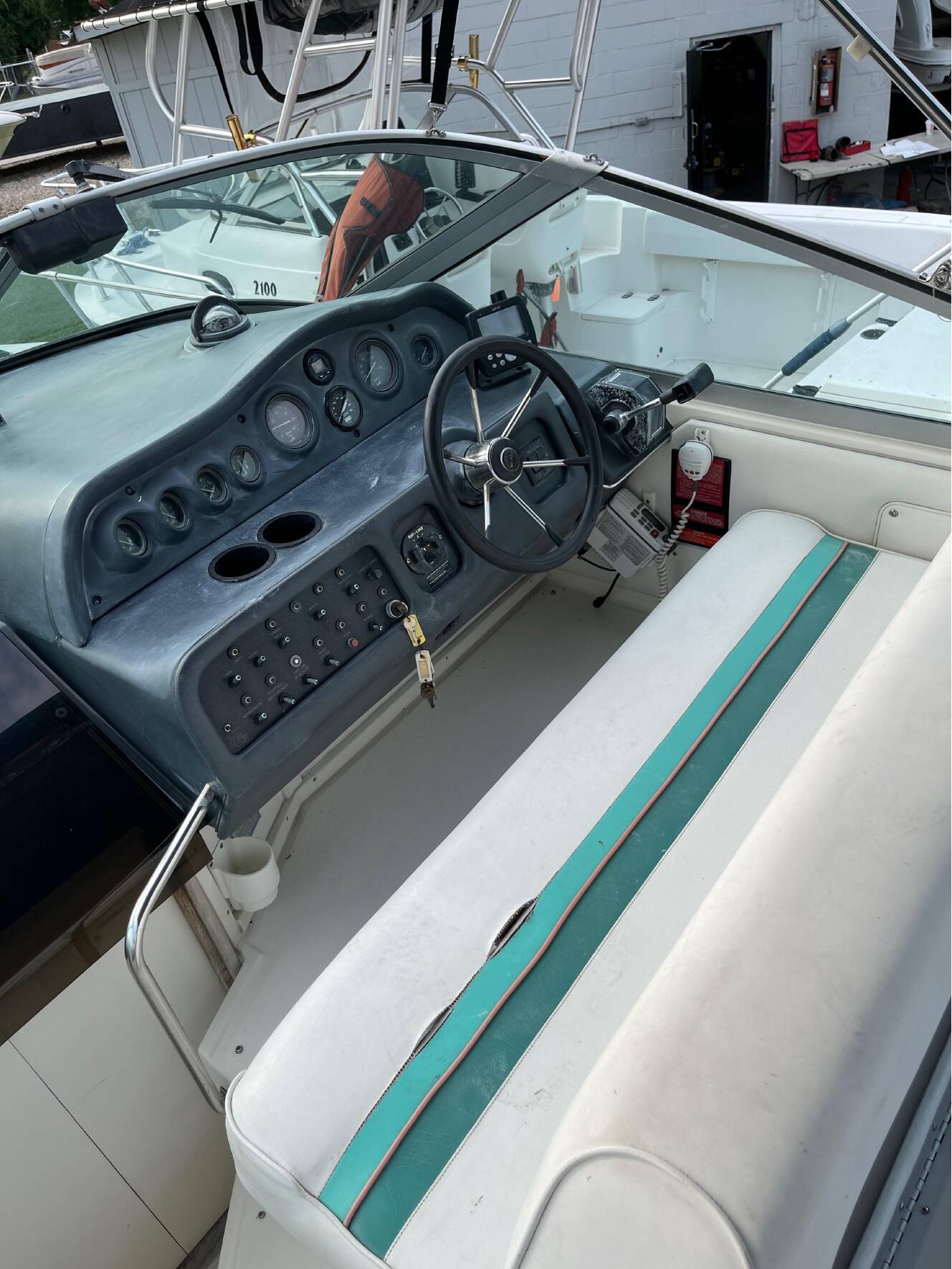 A photo of this 1993 Sea Ray 270 Sundancer
