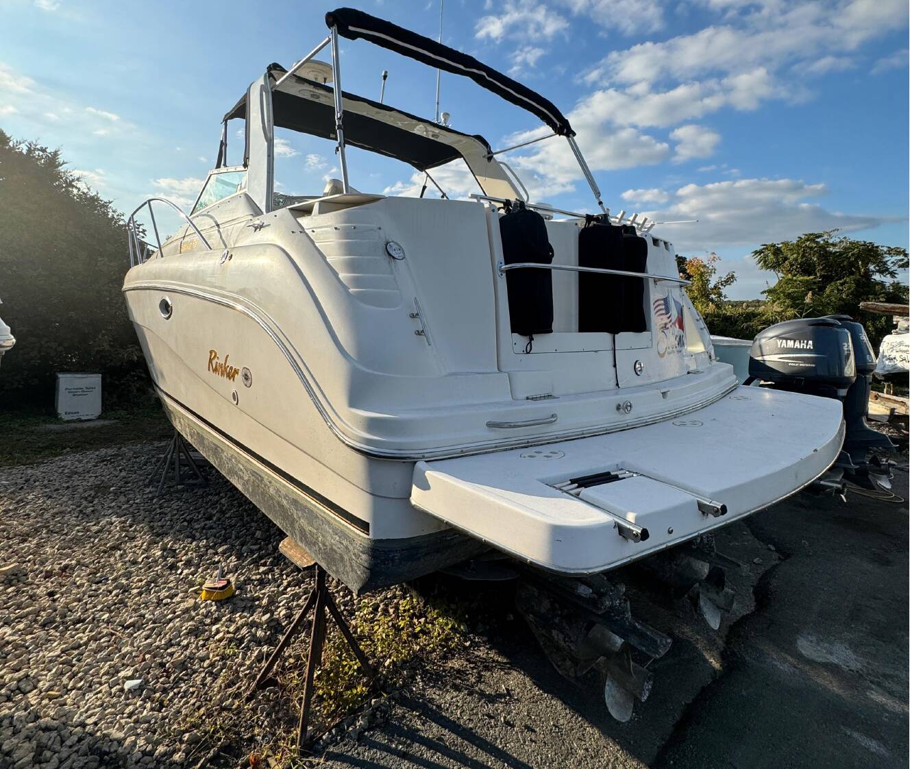 A photo of this 2002 Rinker 310 Fiesta Vee