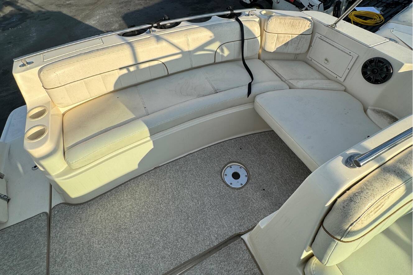 A photo of this 2002 Rinker 310 Fiesta Vee