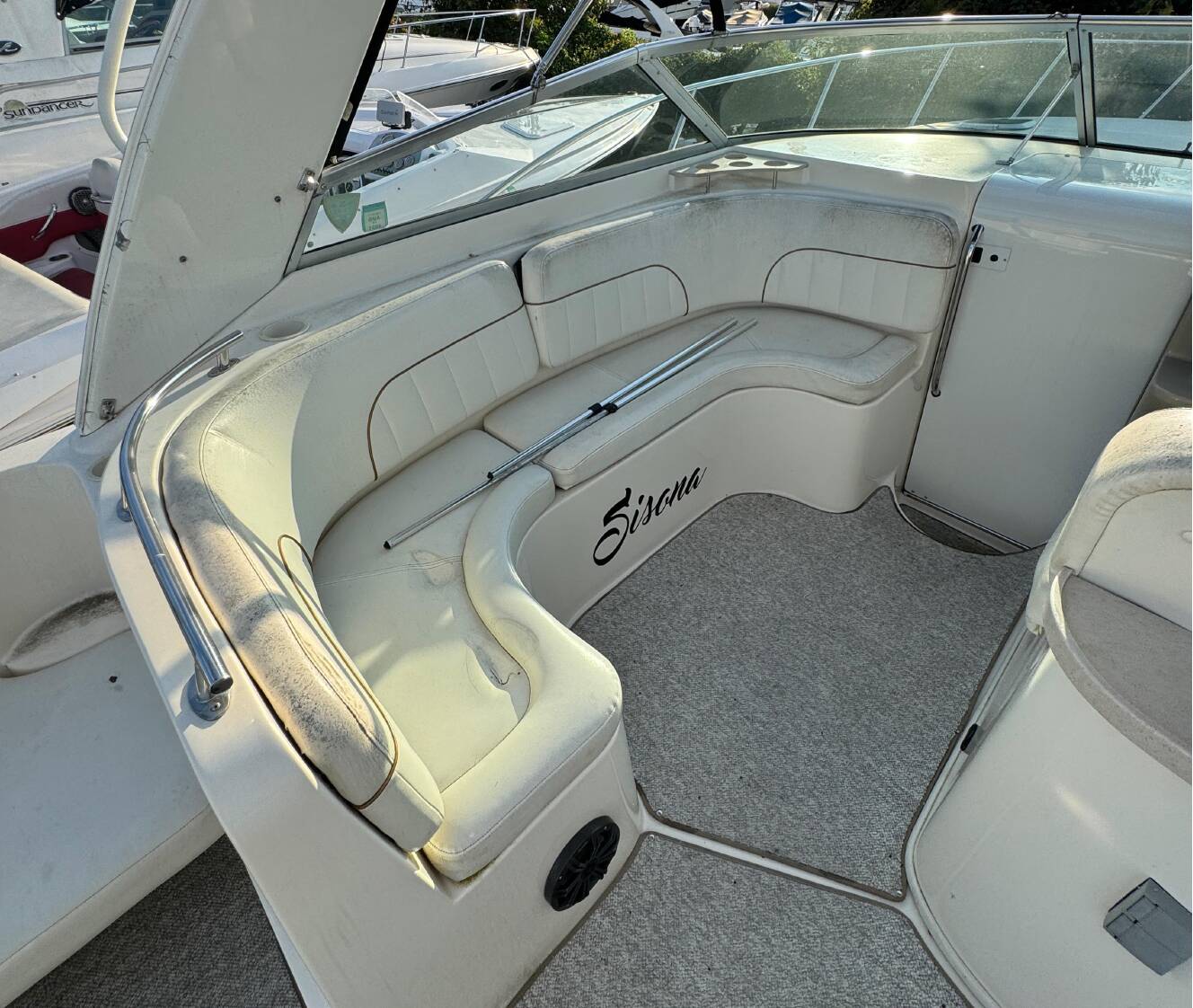 A photo of this 2002 Rinker 310 Fiesta Vee