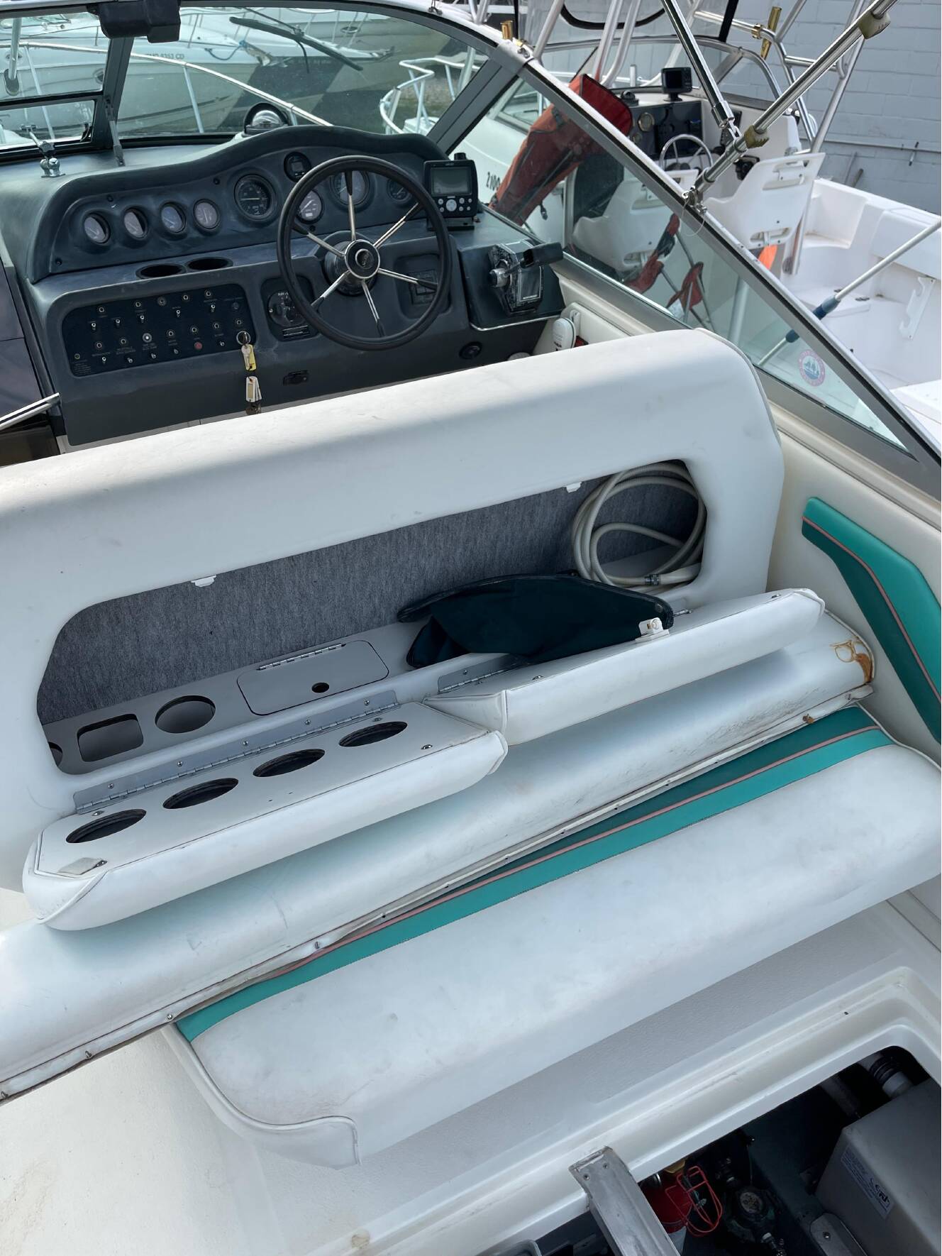 A photo of this 1993 Sea Ray 270 Sundancer