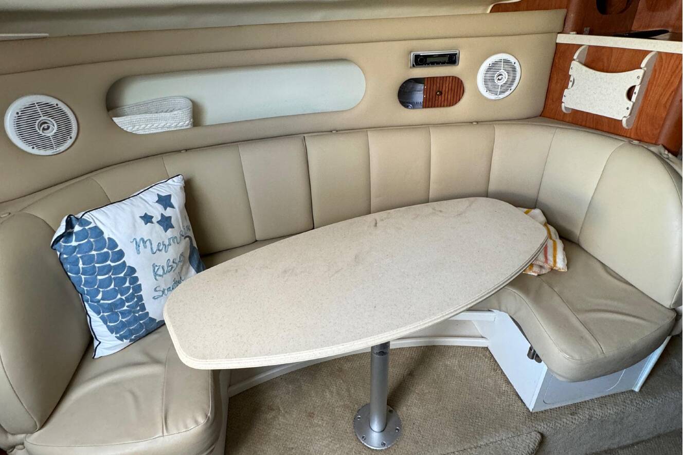 A photo of this 2002 Rinker 310 Fiesta Vee