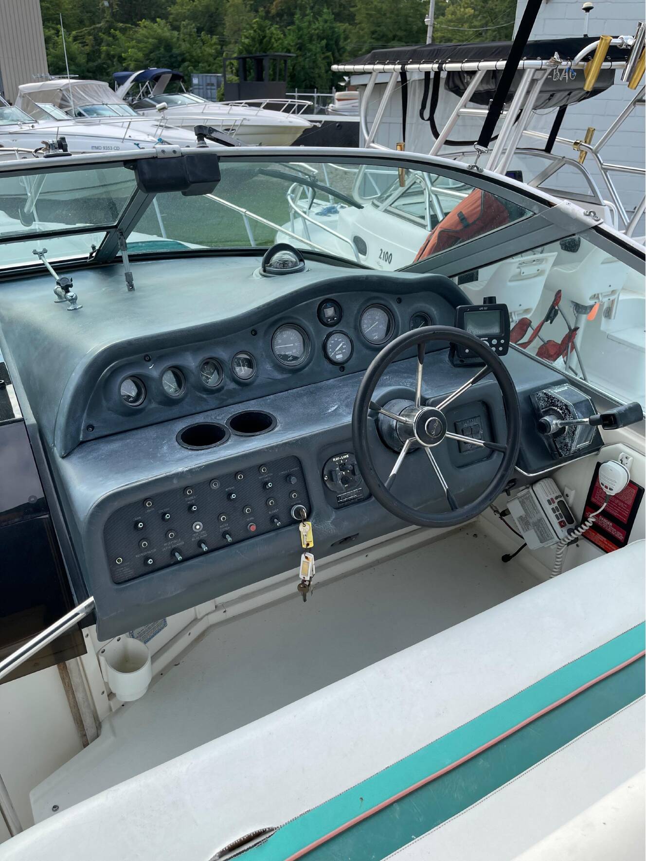 A photo of this 1993 Sea Ray 270 Sundancer