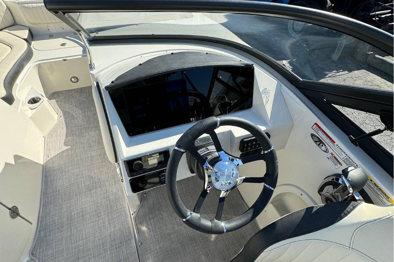 A photo of this 2023 Stingray 211DC