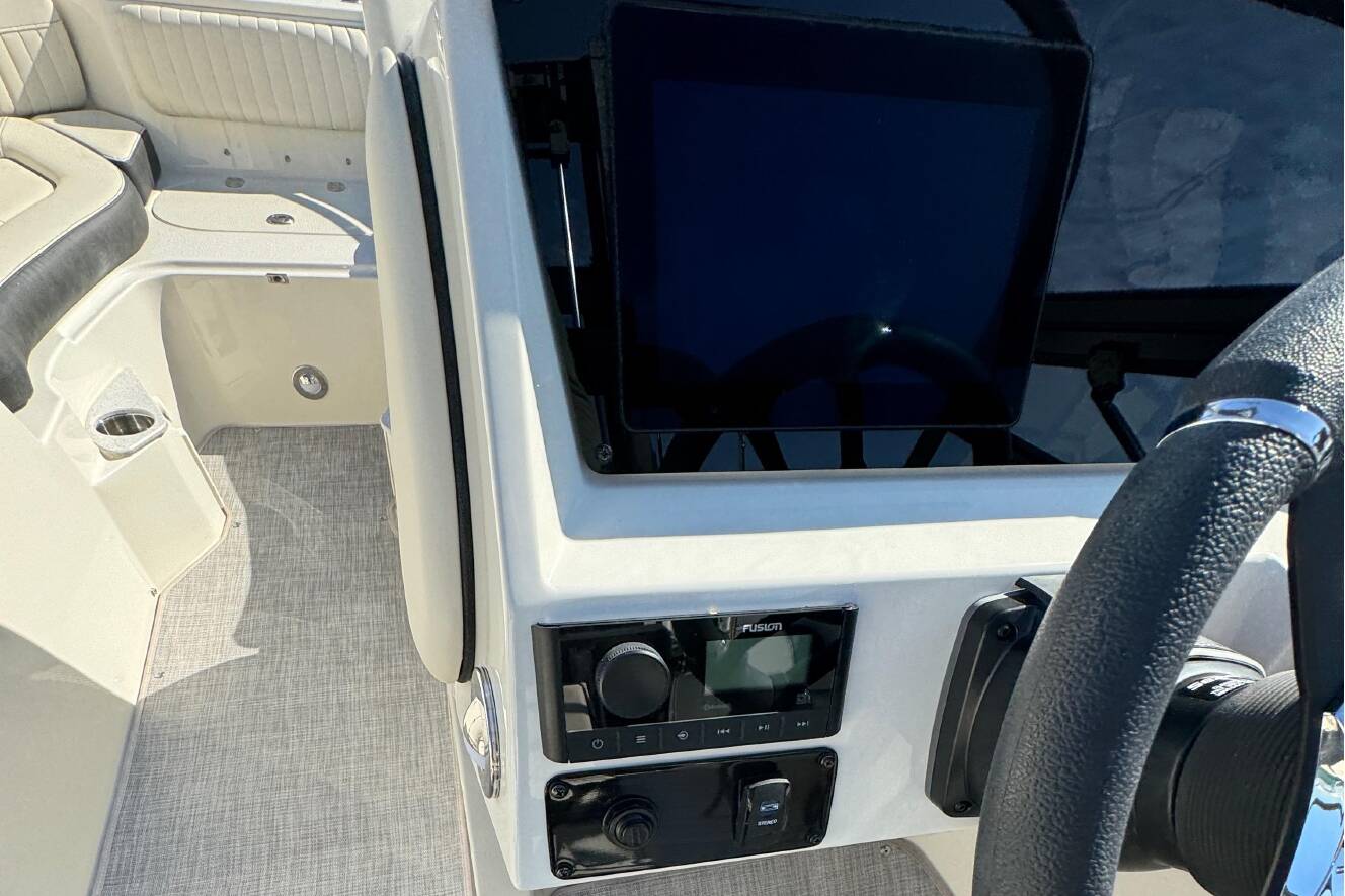 A photo of this 2023 Stingray 211DC